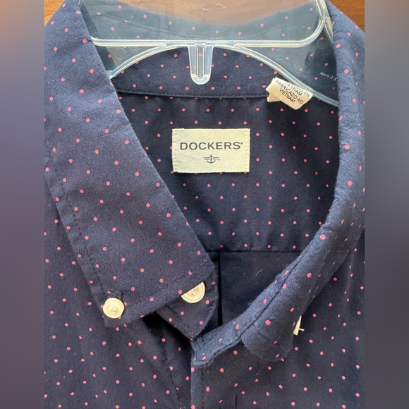 Men’s Dockers Classic Fit Short Sleeve Button Down Shirt. Navy, Lg. - Picture 4 of 5